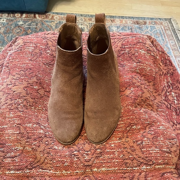 Steve Madden Dover Cognac Suede Bootie, Size 7 - Picture 3 of 6